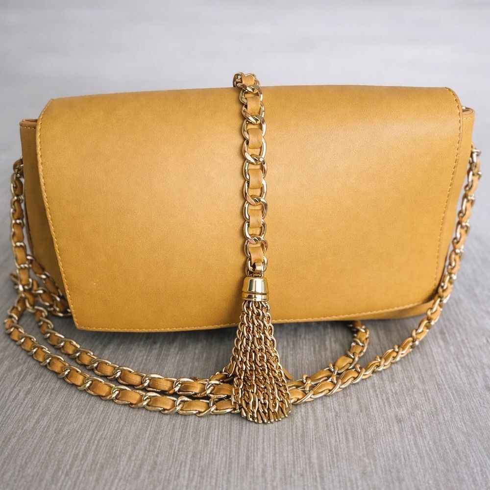 JustFab‎ Tan Faux Suede Shoulder Bag w/Gold Tassel and Chain Hardware